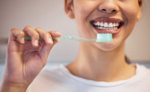 woman brushing her teeth